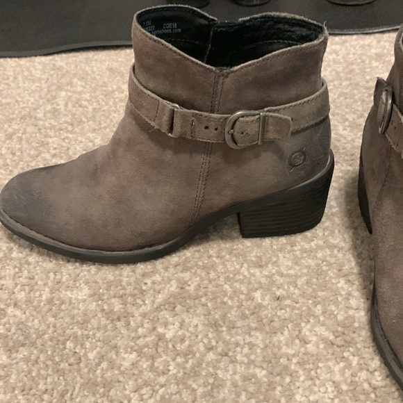 Women’s Born bootie. Size: 7.5M. Color: Gray. - Picture 6 of 11